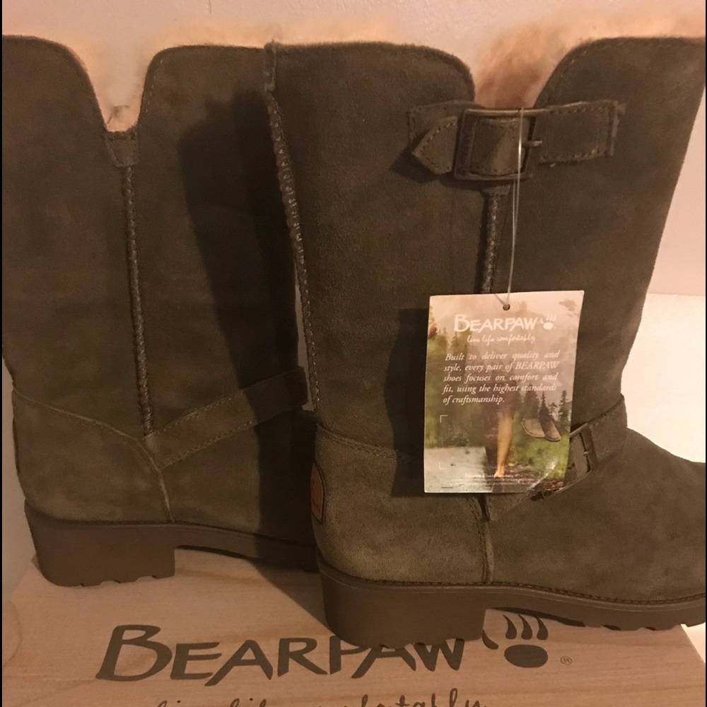 NIB Bear Paw Boots Size 8 Never used